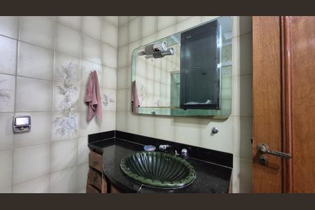 Casa à venda com 300m², 3 quartos e 6 vagas Casa à venda com 300m², 3 quartos e 6 vagasBanheiro da suíte