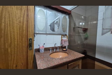 Casa à venda com 300m², 3 quartos e 6 vagas Casa à venda com 300m², 3 quartos e 6 vagasBanheiro