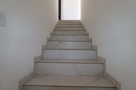 Apartamento à venda com 88m², 2 quartos e 1 vagaEscada