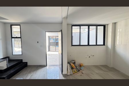 Casa à venda com 70m², 2 quartos e 2 vagasSala/Cozinha