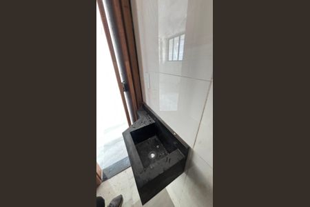 Casa à venda com 70m², 2 quartos e 2 vagasLavabo