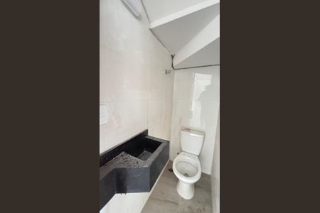 Casa à venda com 70m², 2 quartos e 2 vagasLavabo