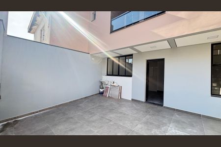 Casa à venda com 70m², 2 quartos e 2 vagasGaragem