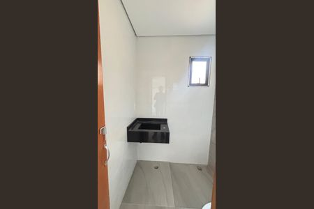 Casa à venda com 70m², 2 quartos e 2 vagasBanheiro da Suíte 1