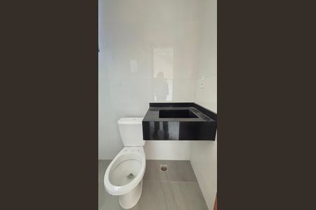 Casa à venda com 70m², 2 quartos e 2 vagasBanheiro da Suíte 2