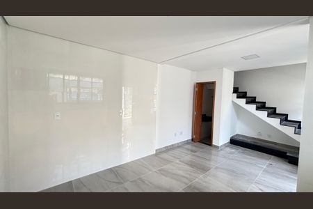 Casa à venda com 70m², 2 quartos e 2 vagasSala/Cozinha