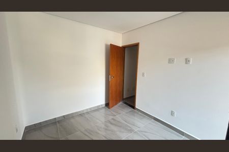 Casa à venda com 70m², 2 quartos e 2 vagasSuite 1