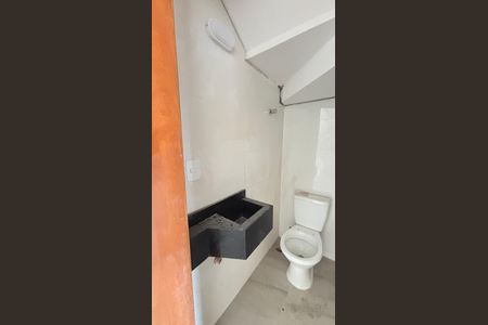 Casa à venda com 70m², 2 quartos e 2 vagasLavabo