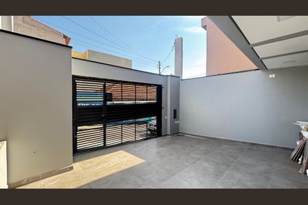 Casa à venda com 70m², 2 quartos e 2 vagasGaragem