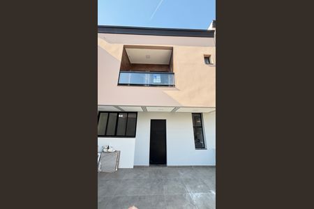 Casa à venda com 70m², 2 quartos e 2 vagasFachada