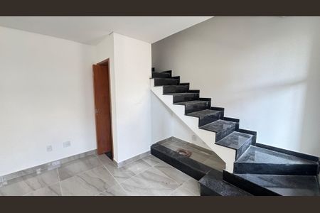 Casa à venda com 70m², 2 quartos e 2 vagasSala/Cozinha