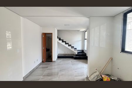 Casa à venda com 70m², 2 quartos e 2 vagasSala/Cozinha