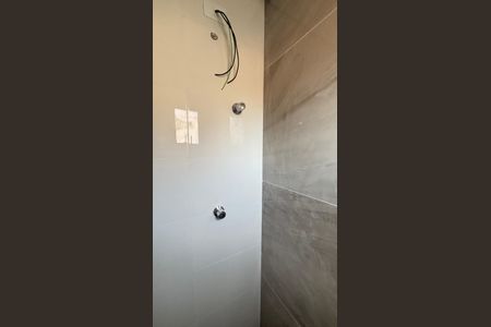 Casa à venda com 70m², 2 quartos e 2 vagasBanheiro da Suíte 2