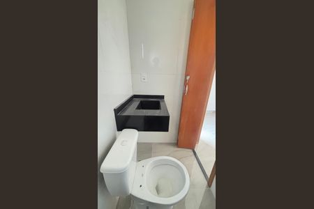 Casa à venda com 70m², 2 quartos e 2 vagasBanheiro da Suíte 2