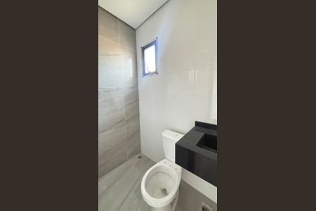 Casa à venda com 70m², 2 quartos e 2 vagasBanheiro da Suíte 2