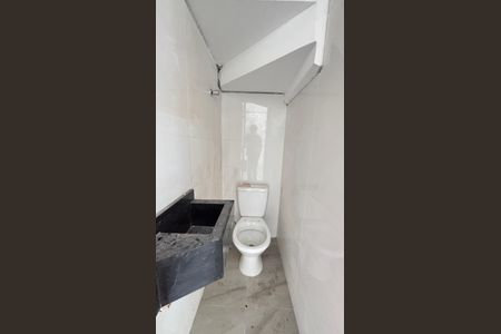 Casa à venda com 70m², 2 quartos e 2 vagasLavabo