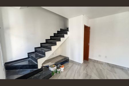 Casa à venda com 70m², 2 quartos e 2 vagasSala