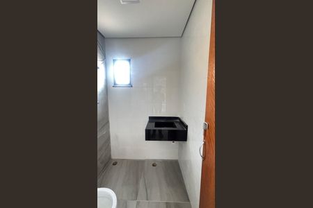 Casa à venda com 70m², 2 quartos e 2 vagasBanheiro da Suíte 2