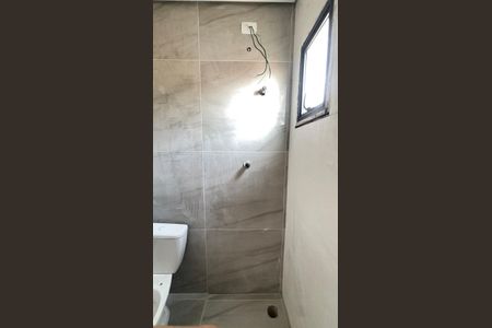 Casa à venda com 70m², 2 quartos e 2 vagasBanheiro da Suíte 2