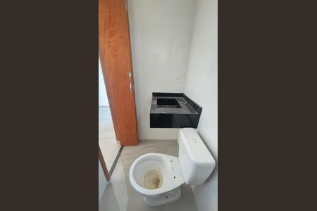 Casa à venda com 70m², 2 quartos e 2 vagasBanheiro da Suíte 1