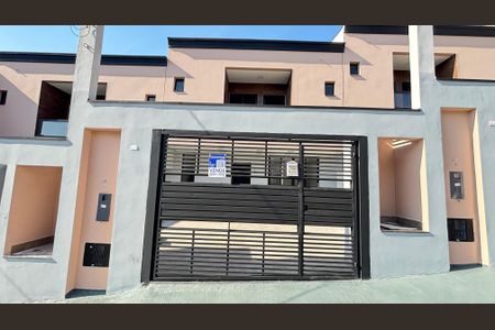 Casa à venda com 70m², 2 quartos e 2 vagasFachada