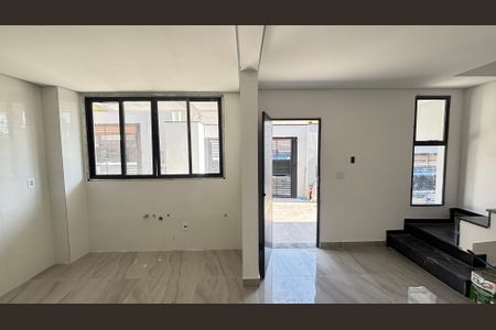 Casa à venda com 70m², 2 quartos e 2 vagasSala