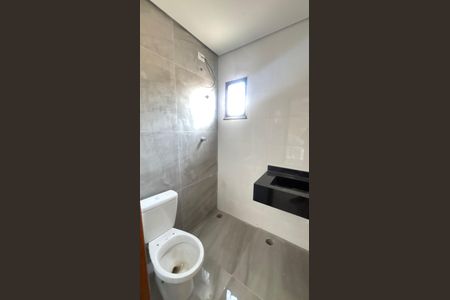 Casa à venda com 70m², 2 quartos e 2 vagasBanheiro da Suíte 2