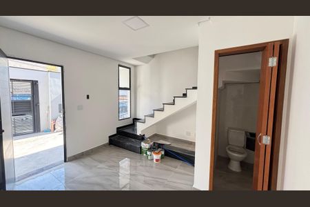 Casa à venda com 70m², 2 quartos e 2 vagasSala