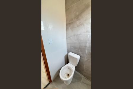 Casa à venda com 70m², 2 quartos e 2 vagasBanheiro da Suíte 2