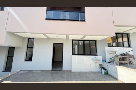 Casa à venda com 70m², 2 quartos e 2 vagasGaragem