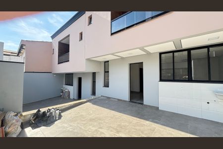 Casa à venda com 70m², 2 quartos e 2 vagasGaragem