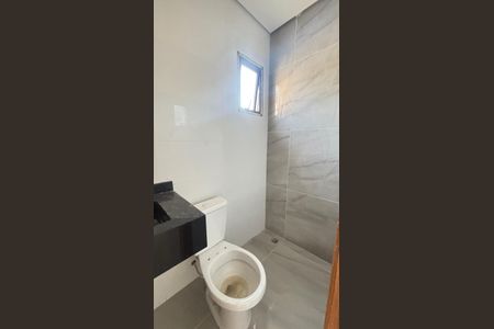Casa à venda com 70m², 2 quartos e 2 vagasBanheiro da Suíte 1