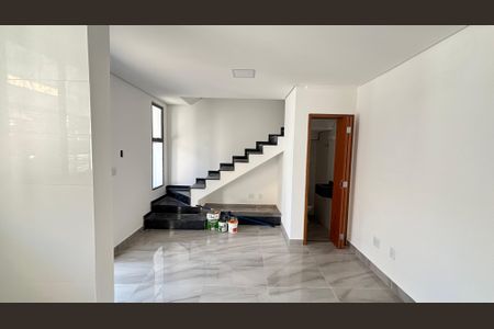 Casa à venda com 70m², 2 quartos e 2 vagasSala