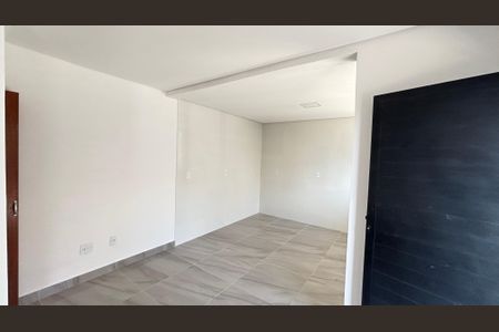 Casa à venda com 70m², 2 quartos e 2 vagasSala