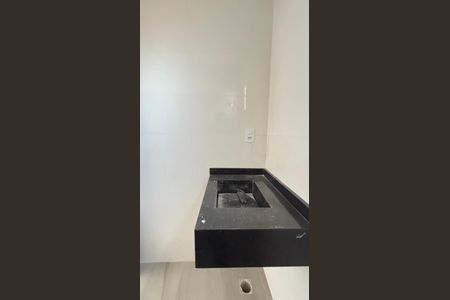 Casa à venda com 70m², 2 quartos e 2 vagasBanheiro da Suíte 2