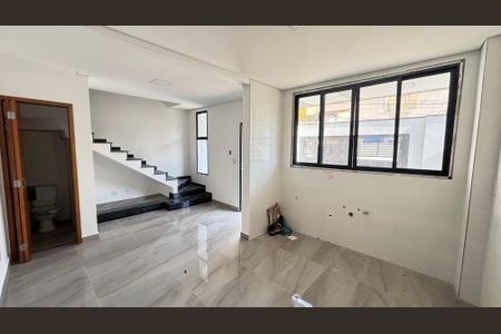 Casa à venda com 70m², 2 quartos e 2 vagasSala/Cozinha