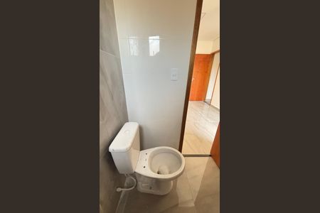 Casa à venda com 70m², 2 quartos e 2 vagasBanheiro da Suíte 2