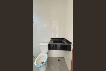 Casa à venda com 70m², 2 quartos e 2 vagasBanheiro da Suíte 1