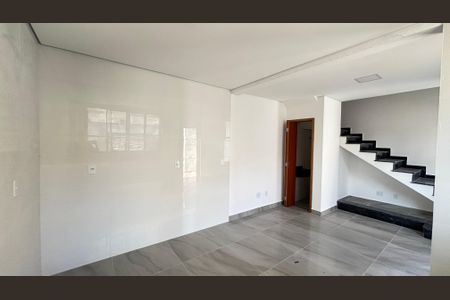Casa à venda com 70m², 2 quartos e 2 vagasSala/Cozinha