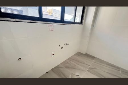 Casa à venda com 70m², 2 quartos e 2 vagasSala/Cozinha