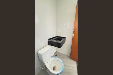 Casa à venda com 70m², 2 quartos e 2 vagasBanheiro da Suíte 1