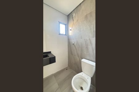 Casa à venda com 70m², 2 quartos e 2 vagasBanheiro da Suíte 2