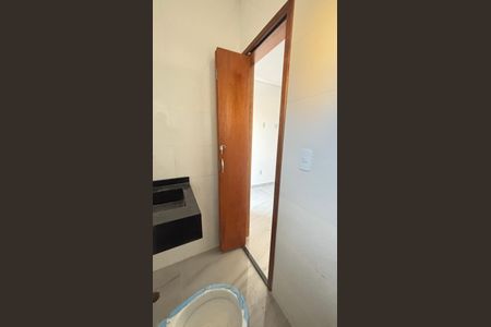 Casa à venda com 70m², 2 quartos e 2 vagasBanheiro da Suíte 1