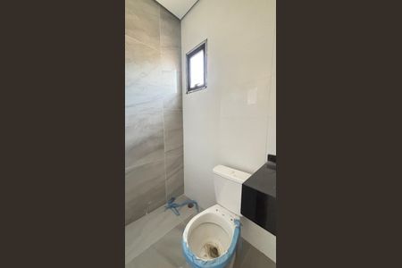 Casa à venda com 70m², 2 quartos e 2 vagasBanheiro da Suíte 1