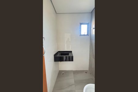 Casa à venda com 70m², 2 quartos e 2 vagasBanheiro da Suíte 2
