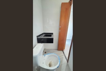 Casa à venda com 70m², 2 quartos e 2 vagasBanheiro da Suíte 1