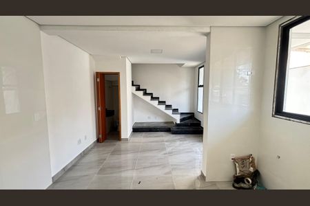 Casa à venda com 70m², 2 quartos e 2 vagasSala/Cozinha
