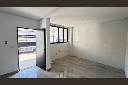 Casa à venda com 70m², 2 quartos e 2 vagasSala/Cozinha