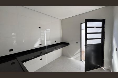 Casa à venda com 95m², 3 quartos e 2 vagas Casa à venda com 95m², 3 quartos e 2 vagasCozinha