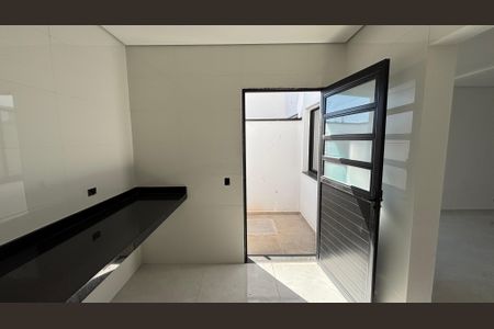 Casa à venda com 95m², 3 quartos e 2 vagas Casa à venda com 95m², 3 quartos e 2 vagasCozinha